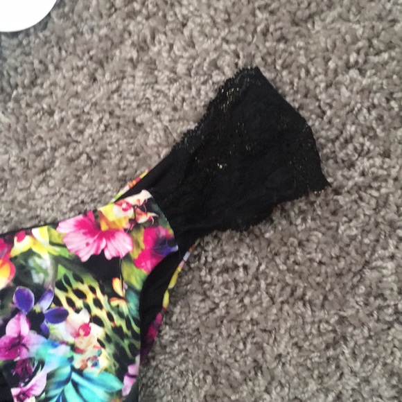 Beach bunny bikini - Picture 4 of 8